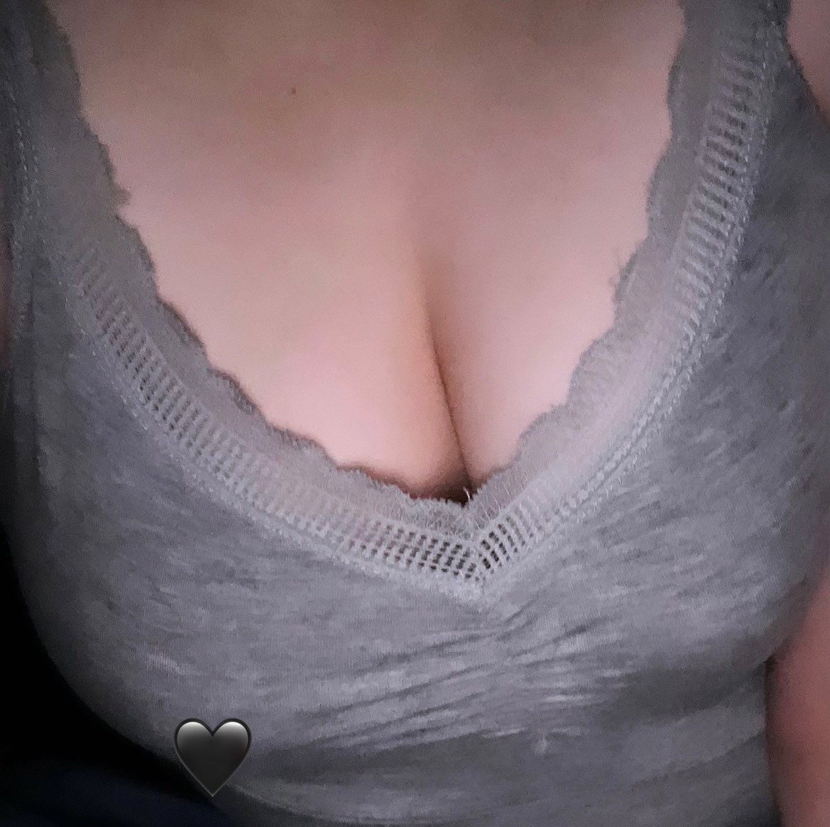 qtxfuyux's tweet photo. uh hah kinda hot ? https://t.co/Pbukp7mOUH