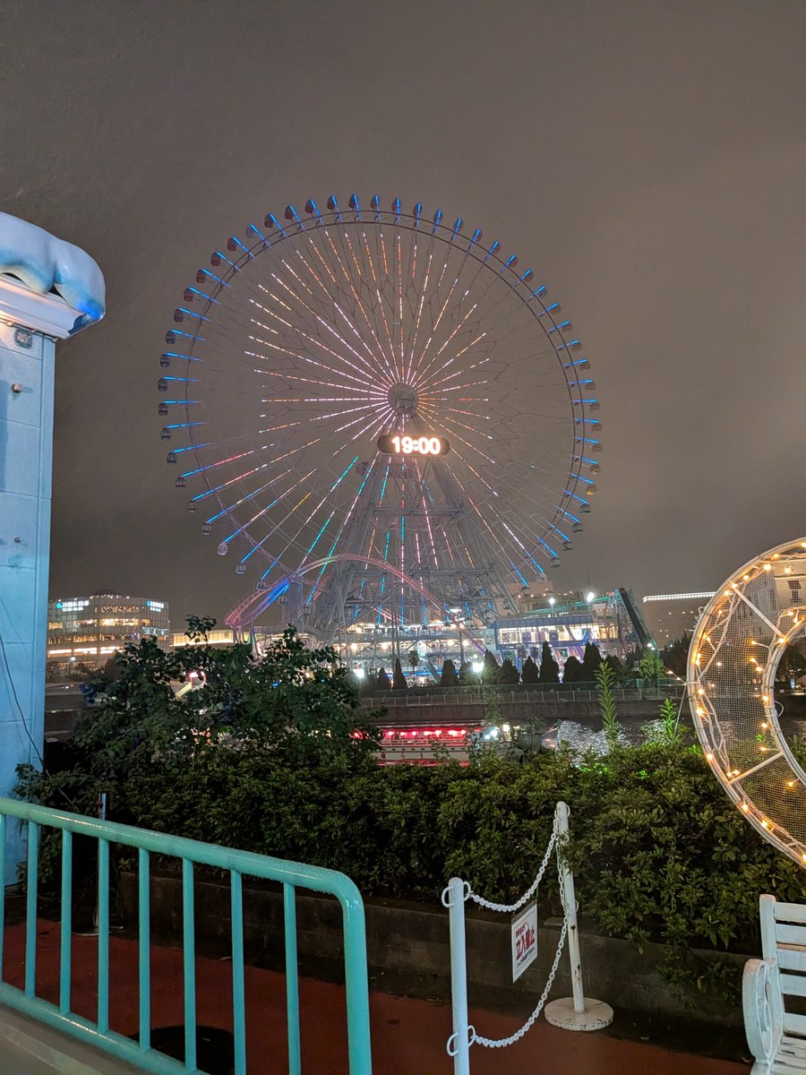 milkto_tea's tweet photo. 横浜コラボの観覧車見に行ったけど、1分ではエマちゃんに間に合わず光ってる所を撮影笑
あっという間の瞬間でした
#第五瞬間 https://t.co/cIaK3kqczS