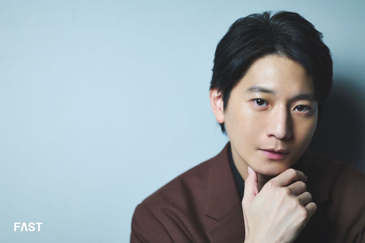 fast_japan_'s tweet photo. 向井理、「MR -医薬情報担当者-」で"患者ファースト”を貫くMRを熱演
「これは覚悟を持ってやるしかない」
緊張との向き合い方とは？

🔗https://t.co/A6TugW9tEH

役者として考える“リアリティ”や自身の仕事観も明かす🗣️

@osamu_mukai0207
@drama_wowow

#FAST #向井理
#MR医薬情報担当者 #WOWOW https://t.co/3wUUgoScHe
