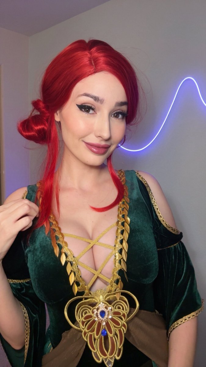 paige_the_witch's tweet photo. Quick Triss cosplay for today’s @thewitcher 3 stream!! https://t.co/s0XKZp5X7V
