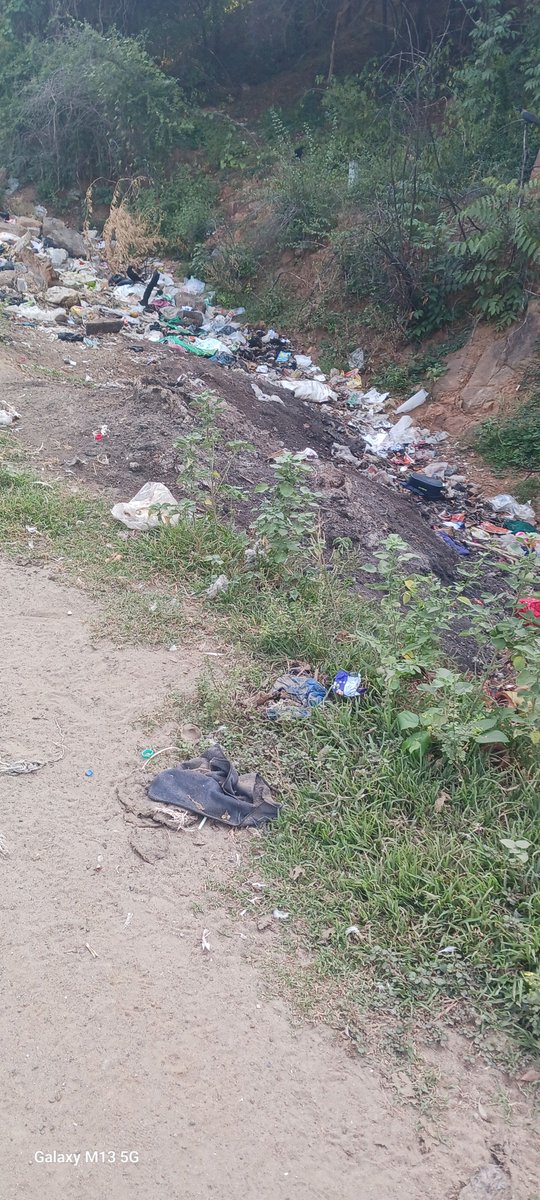 JRavichandran's tweet photo. @CMOTamilnadu @Chengalpattu01 : Solid waste Mgt rules not implemented in Chengalpattu dist. Venkatamangalam  600127 Nellikuppam road an eyesore for waste accumulation &amp; burning. Direct Panchayat &amp; BDO to act. https://t.co/QVxD0v1T2A