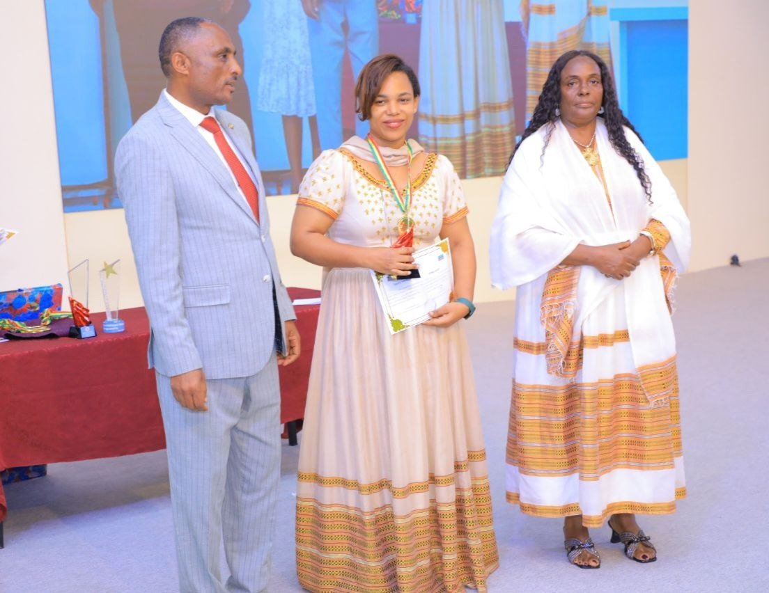 FMoHealth's tweet photo. የሲዳማ ብሄራዊ ክልላዊ መንግስት ጤና ቢሮ በክልሉ ውስጥ ካሉት ቢሮዎች አንደኛ በመውጣት ተሸለመ።
https://t.co/igVr2VuBqB https://t.co/Iaxrr7haQM