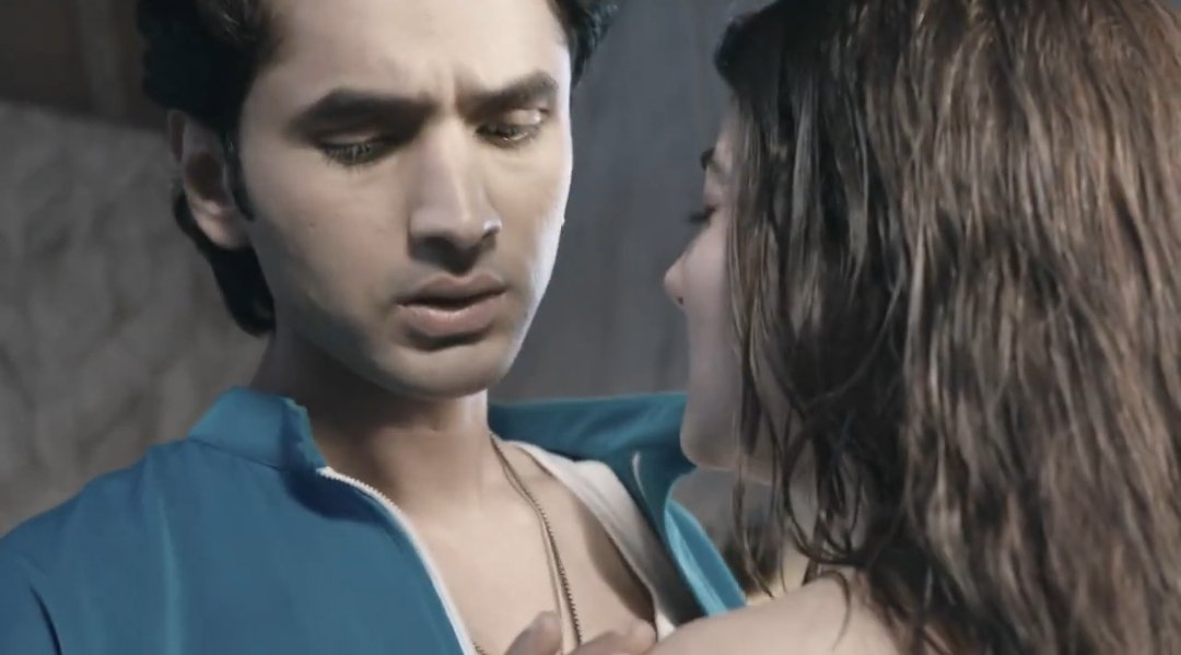 heewab77's tweet photo. #tujulietjattdi
Nawab ko apna ghar ho ya sasural ho Heer ki care karne ke liye choro ki tarah hi aana padta hai 😭😭 https://t.co/PSe0UxA8fj