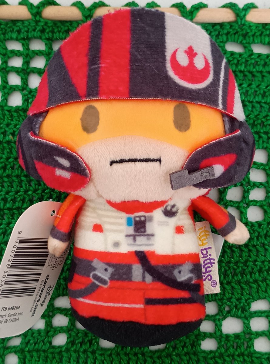 lam3borghini's tweet photo. Not to be extra but I would die for him. Misor was cloudy with dust but otherwise supple and not colour degraded. I cleaned it with 70% alch + cotton bud. Closer detail photos in this 🧵👇#PoeDameron #IttyBitty takes my whole brain to fight urge to chew him 😤 https://t.co/Jd2OsWytdq