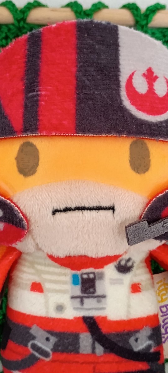 lam3borghini's tweet photo. Not to be extra but I would die for him. Misor was cloudy with dust but otherwise supple and not colour degraded. I cleaned it with 70% alch + cotton bud. Closer detail photos in this 🧵👇#PoeDameron #IttyBitty takes my whole brain to fight urge to chew him 😤 https://t.co/Jd2OsWytdq