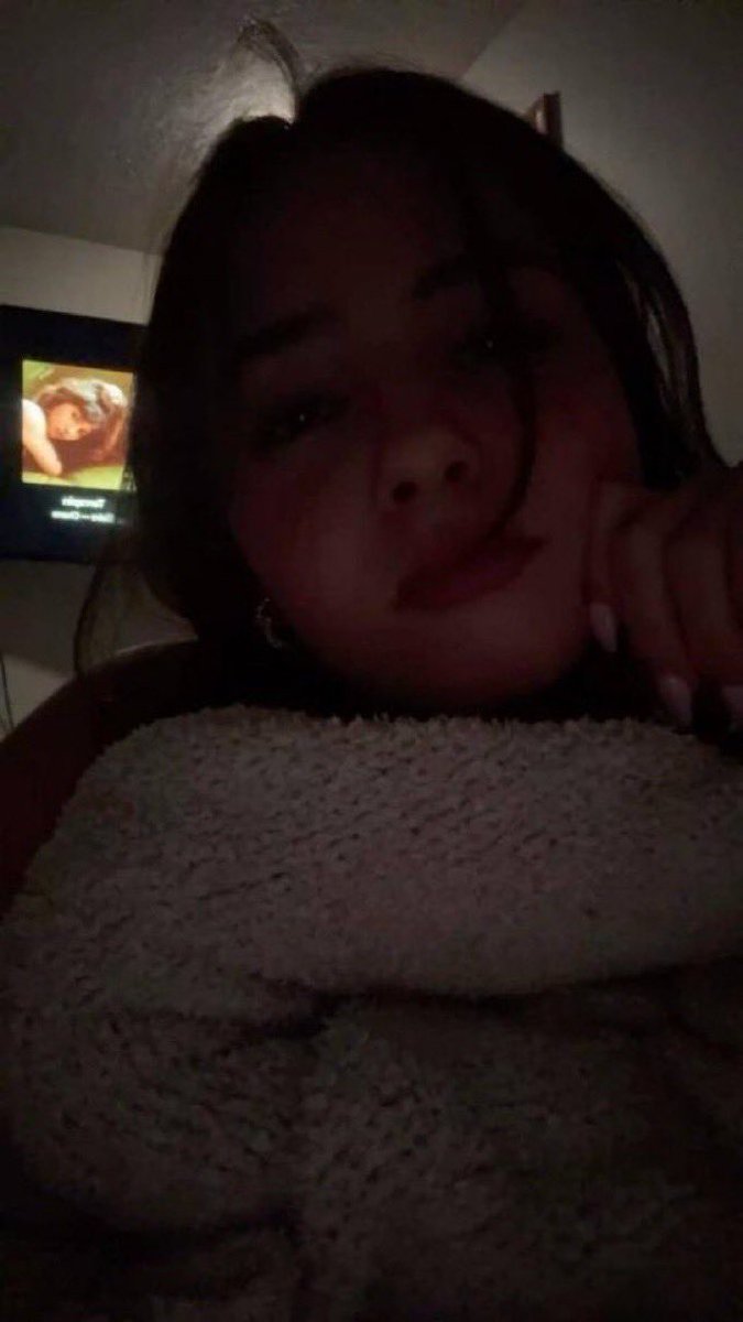 Jenniferse_xy's tweet photo. can i randomly dm somebody? 

i'm bored 😣❤️ https://t.co/PwEHS8hxjx
