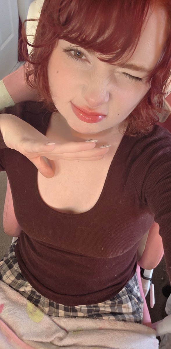 Elefire_the_elf's tweet photo. Literwally live on twitch rn btw https://t.co/agBSP9CrZK