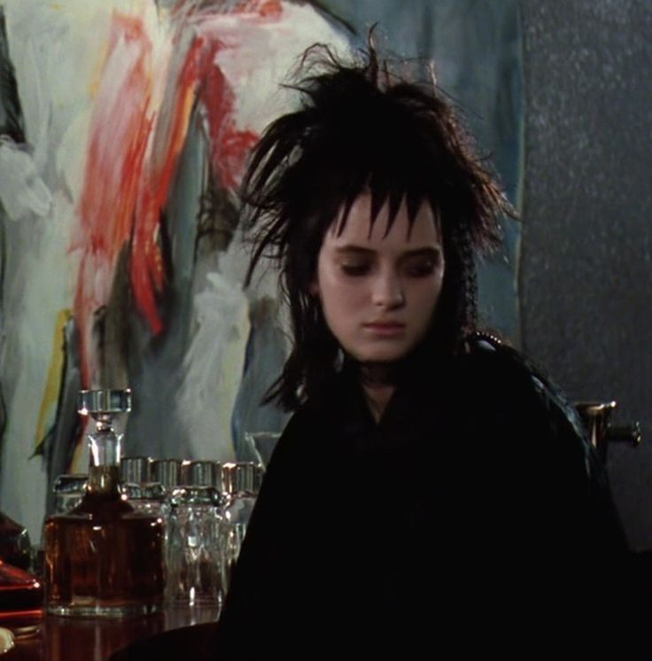 c0wboylikeryder's tweet photo. it’s finally october. happy winona ryder month  𓆩^._.^𓆪 https://t.co/t3GtuvVqOP