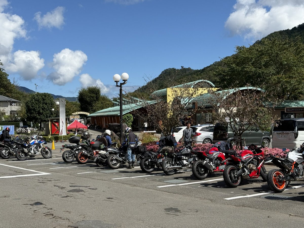 shigema125's tweet photo. 道の��どうし

中々のおバイクデーで良き

#cbr400r
#道の駅どうし https://t.co/Nt0B0BaCGU