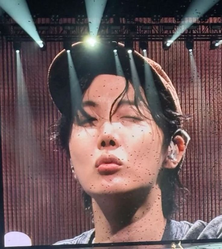 Hoseok_Nati0n's tweet photo. RT+REPLY

We demand that BigHit immediately protects their artist and takes real action against the false accusations being spread about him

BIGHIT PROTECT J-HOPE 
PROTECT YOUR ARTIST
#ProtectJHOPE 
@HYBEOFFICIALtwt @bts_bighit @BIGHIT_MUSIC https://t.co/4SaLg40oad