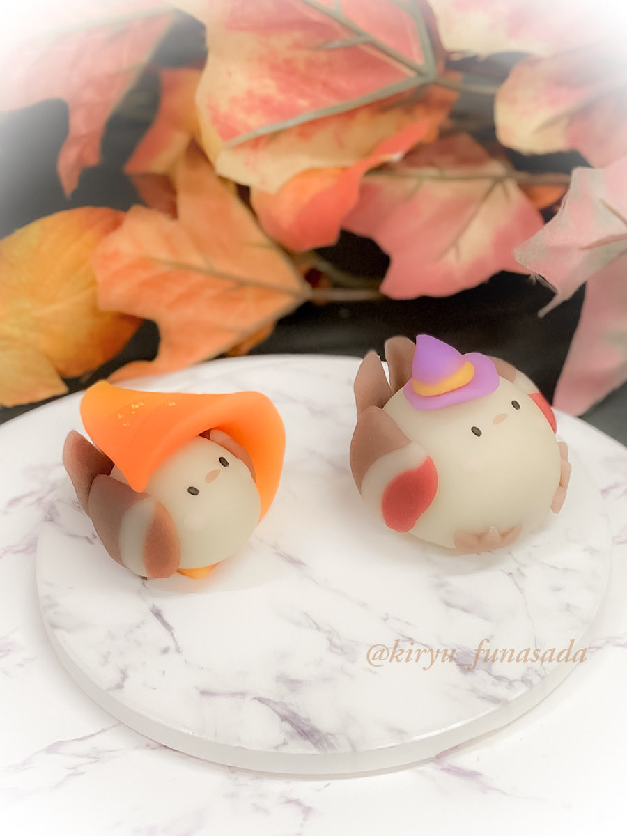 kiryu_funasada's tweet photo. 本日はもふようびなので…

紅葉シマちゃんとハロウィンシマちゃんのツーショットをお昼の和菓子画像にしてみました〜🍁💬🎃💬✨

午後ももふもふとほんのり過ごしましょう💬~♪✨✨✨ https://t.co/5aYxdwOiYY