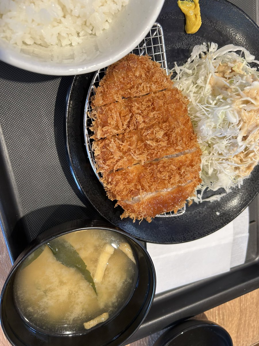 mitsuru1234's tweet photo. 本日のランチ。松のやのロースカツ定食！ https://t.co/vSlsDwzKK1