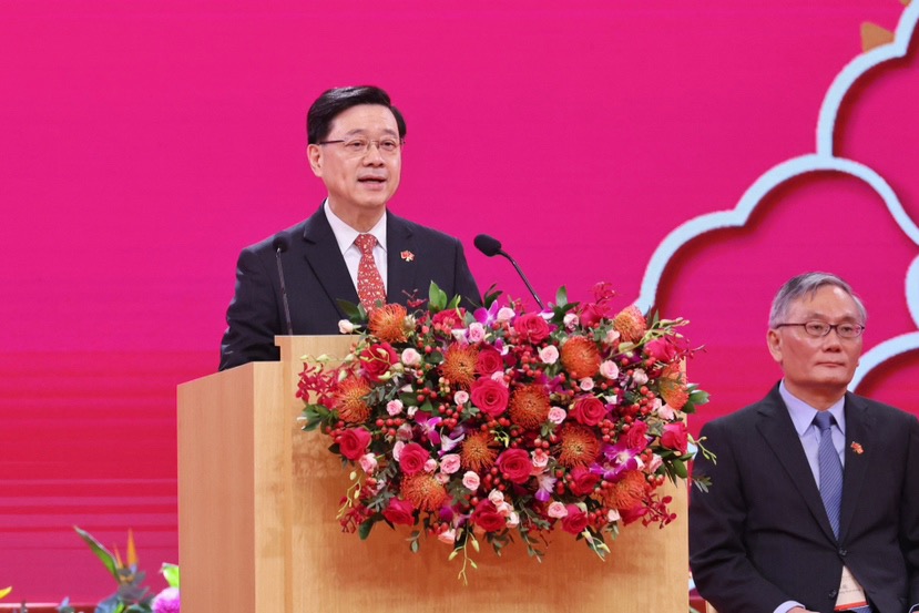 hk_stv's tweet photo. 10月1日，中华人民共和国成立77周年，香港特区政府在金紫荆广场举行升旗仪式。行政长官李家超等各界嘉宾出席，纪律部队以空中、海上方式致敬。李家超在随后的国庆酒会上表示，今年是《香港第一个五年规划》公布后的首个国庆，香港将依托“一国两制”优势，把握国家发展机遇，融入国家发展大局。 https://t.co/2eKdqwbb2i