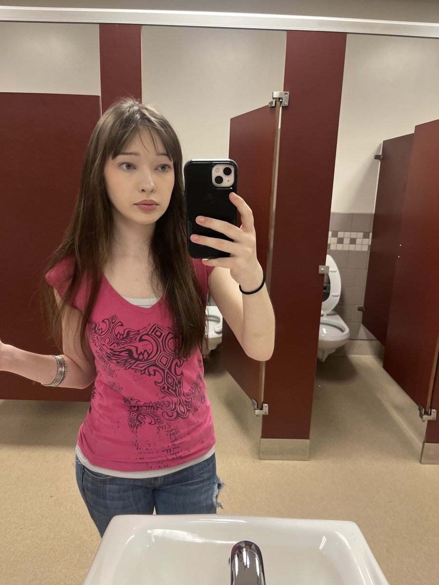 Cuckylovesharin's tweet photo. Follow if you want to see this bop in underwear https://t.co/BEPsWgs9cG