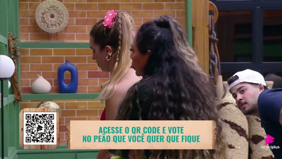 Dantinhas's tweet photo. Darlin incentiva Monica a ir no closet relatar que Daniel a cutucou com força. #AFazenda https://t.co/dLZGStYD2G