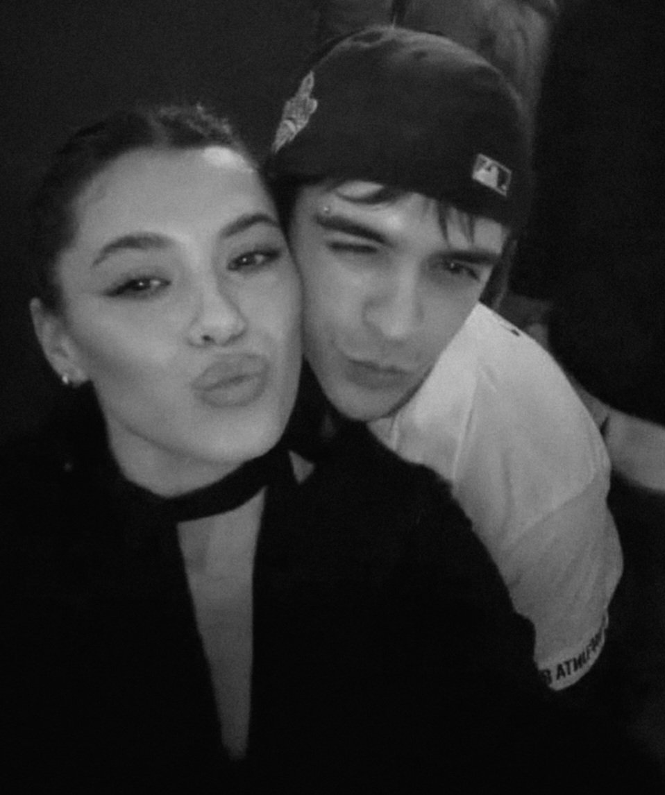tuexesmiex's tweet photo. mora, refi's best friend 

                                           +

                       refi, mora's best friend =

                      𝚋𝚎𝚜𝚝 𝚏𝚛𝚒𝚎𝚗𝚍𝚜 𝚏𝚘𝚛𝚎𝚟𝚎𝚛

@moobiswift 🫰🏾 https://t.co/53rVltTI2x