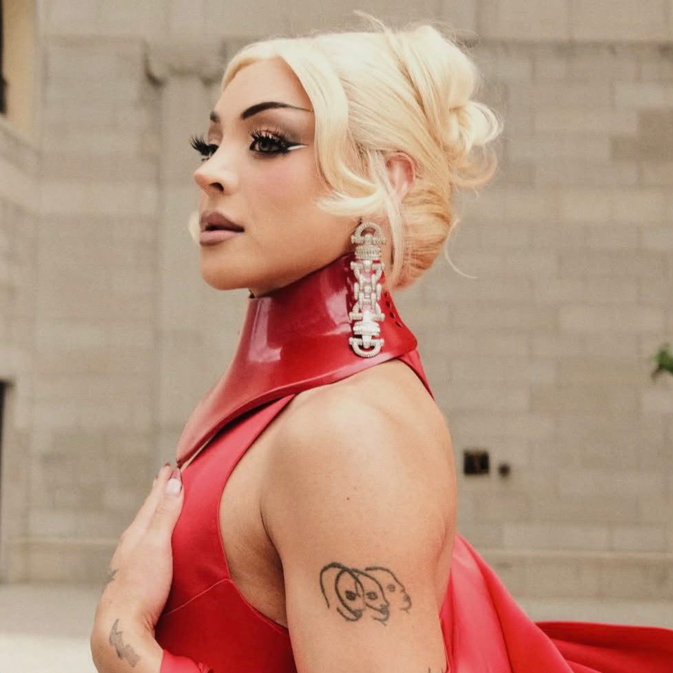 updatecharts's tweet photo. Estamos OFICIALMENTE no dia do lançamento de “LOST IN LUST”, 7º álbum de estúdio de Pabllo Vittar. https://t.co/r0LwALBIlJ