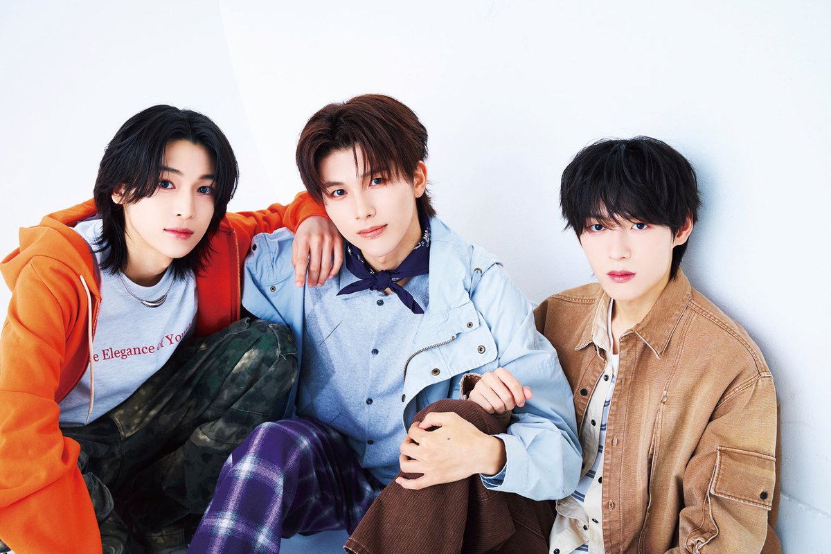 MensPREPPY's tweet photo. ✨本日発売✨
#メンズプレッピー 11月号の表紙＆16Pに
10月7日に日韓同時デビューする #KO1KEYZ さんが初登場！👏

「12COLORS 12STYLES」をテーマに
メンバーカラーをポイントにしたL表紙と誌面の11月号は必見です！

誌面では12名のソロカット＆グループカット＆全員集合カットが掲載されています！

個性豊かなソロインタビューも、
デビューに関するグループトークも
内容盛りだくさんです！👀
👇
https://t.co/DUYPVqlgx8

誌面掲載のKEITOさん、SHINHAENGさん、YUKIさんのグループショットを特別公開！
ほかのメンバーのグループショットも誌面とXでぜひCHECKを！

#コイキーズ
#코이키즈
@KO1KEYZofficial