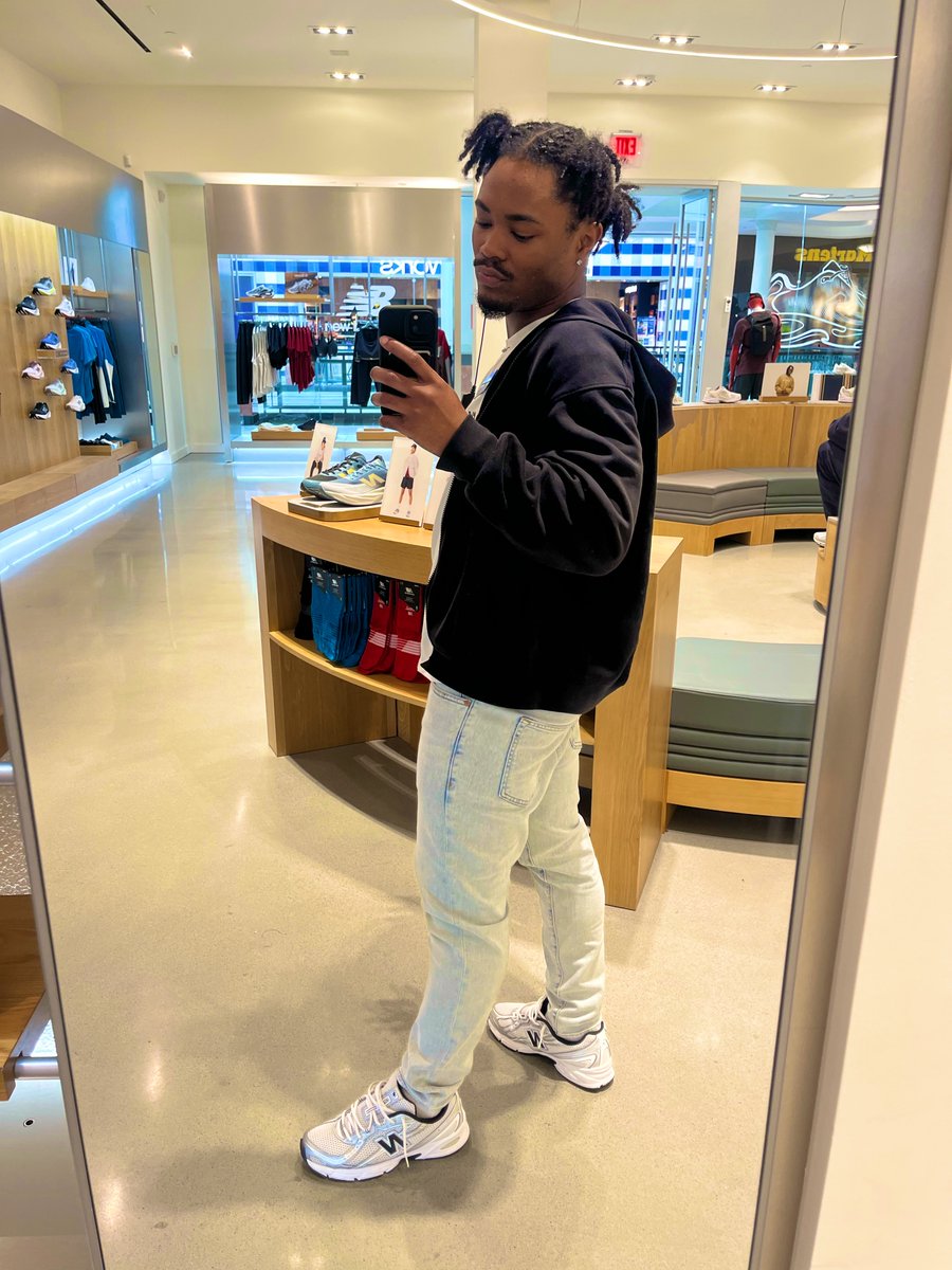 nobeesz's tweet photo. 🫴🏾 https://t.co/ZOFAiBcPpT