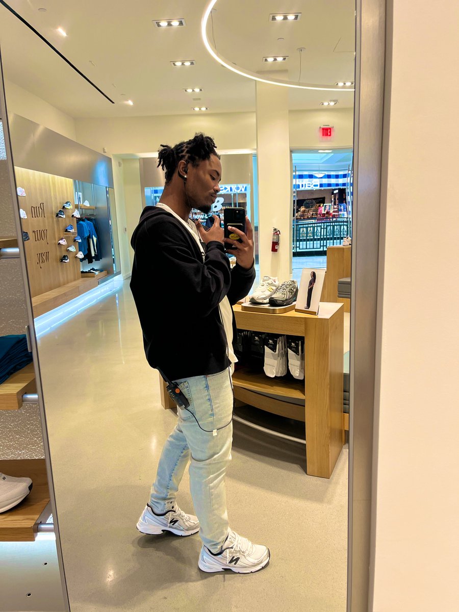 nobeesz's tweet photo. 🫴🏾 https://t.co/ZOFAiBcPpT