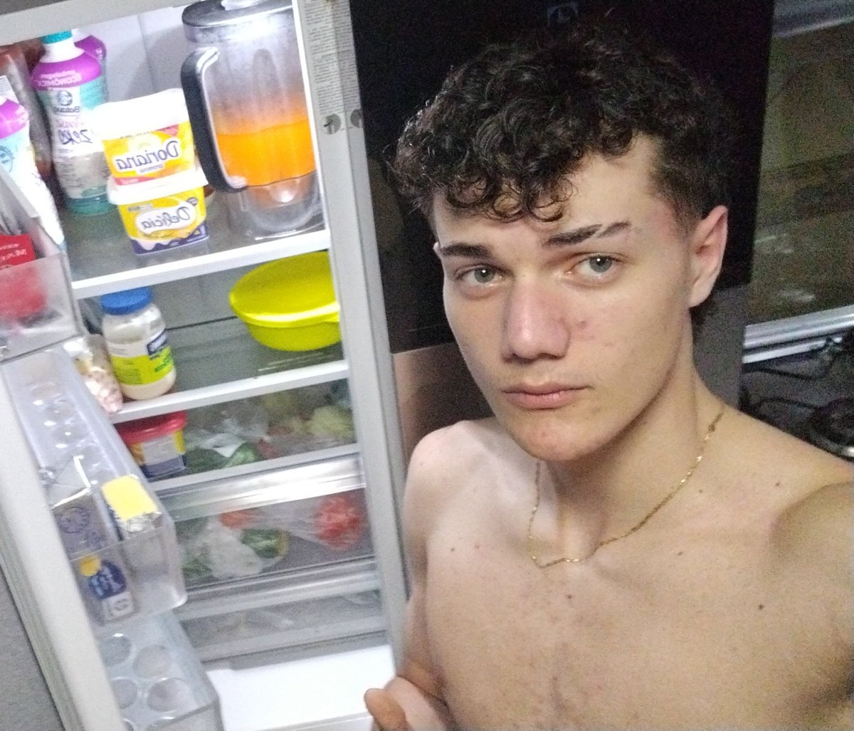 D4M3TT0's tweet photo. Não tem mais ovo ou carne pra comer a noite pqp vida infernal vou ter que comer batata https://t.co/mALb70ohum
