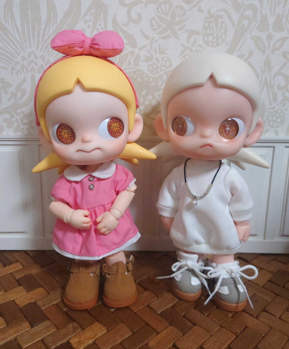 hibigen's tweet photo. Zsigaちゃんアクションフィギュア、お着替えしました。No just cuteの子をイメージしてピンクのワンピースとリボン。不機嫌な2人、かわいいです。 https://t.co/tR5MmSc2DR