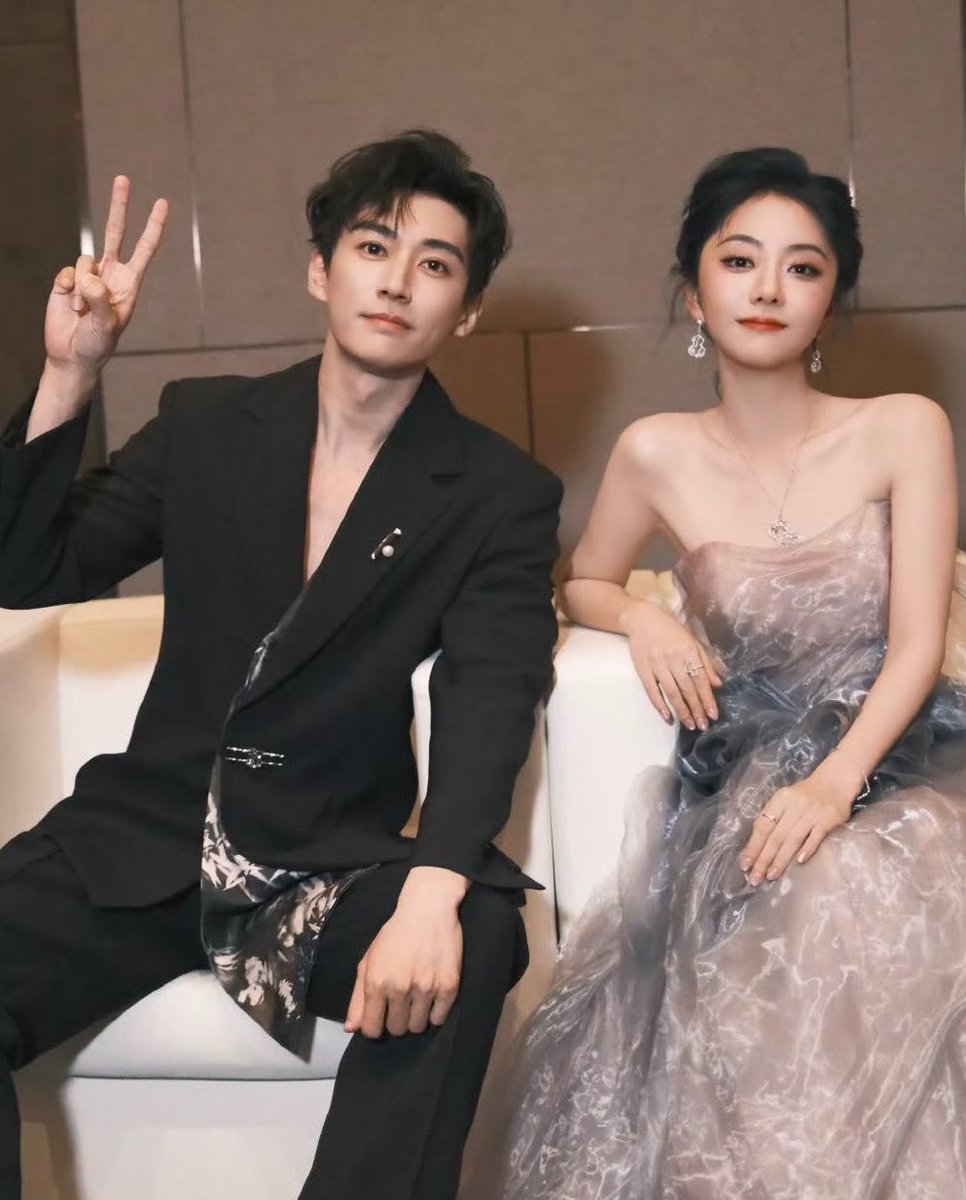 untamedyouths's tweet photo. fun fact they’re both ‘90 liners https://t.co/FsQunEdAa9