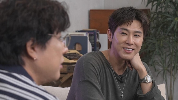 Kstyle_news's tweet photo. 東方神起 ユンホ、KBS Worldオリジナルバラエティ「ポップ・ケー」に出演決定！

SUPER JUNIORとの意外なエピソードも明らかに
https://t.co/r0Vnl89e39 https://t.co/5AC4kRVdkw