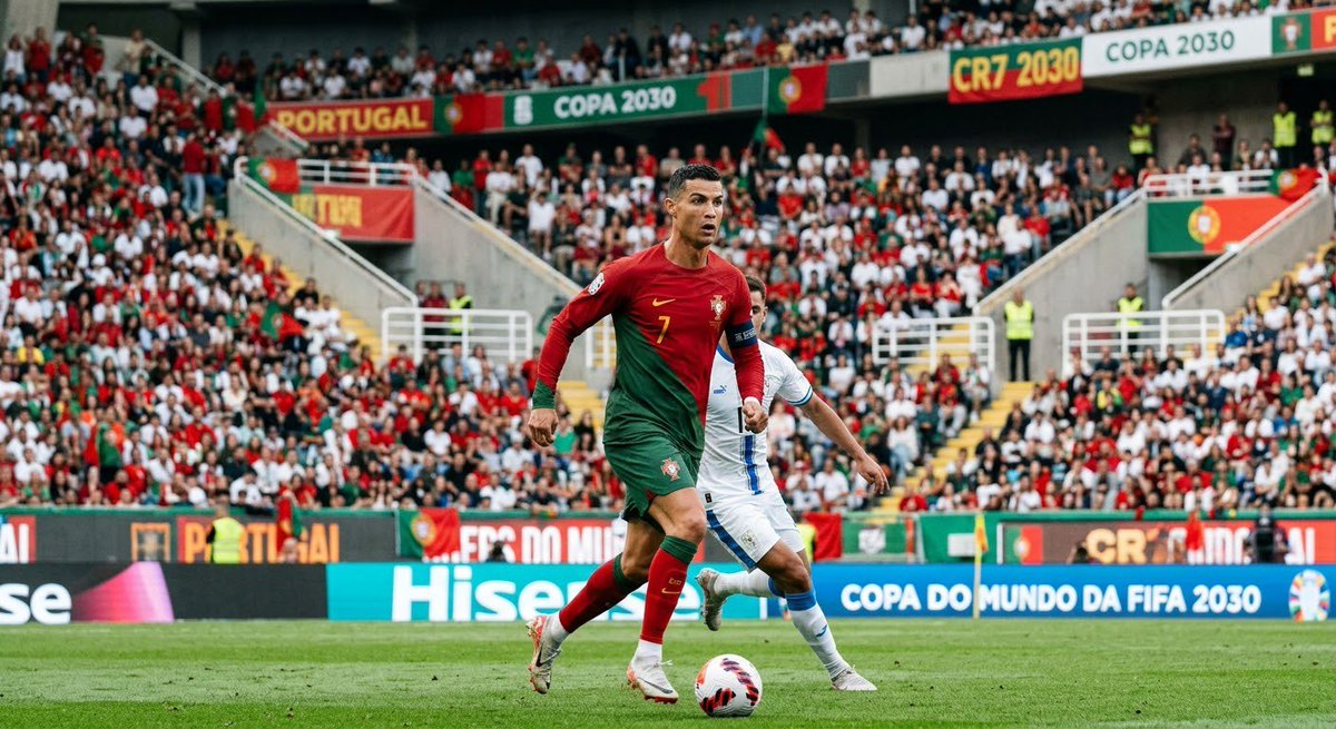 gavea43703's tweet photo. @CazeTVOficial Cristiano Ronaldo, só vai se aposentar da seleção, quando ele também se aposentar da carreira de jogador. Provavelmente, CR7 deve jogar mais uma Copa do Mundo. https://t.co/fIhDN4TJ23