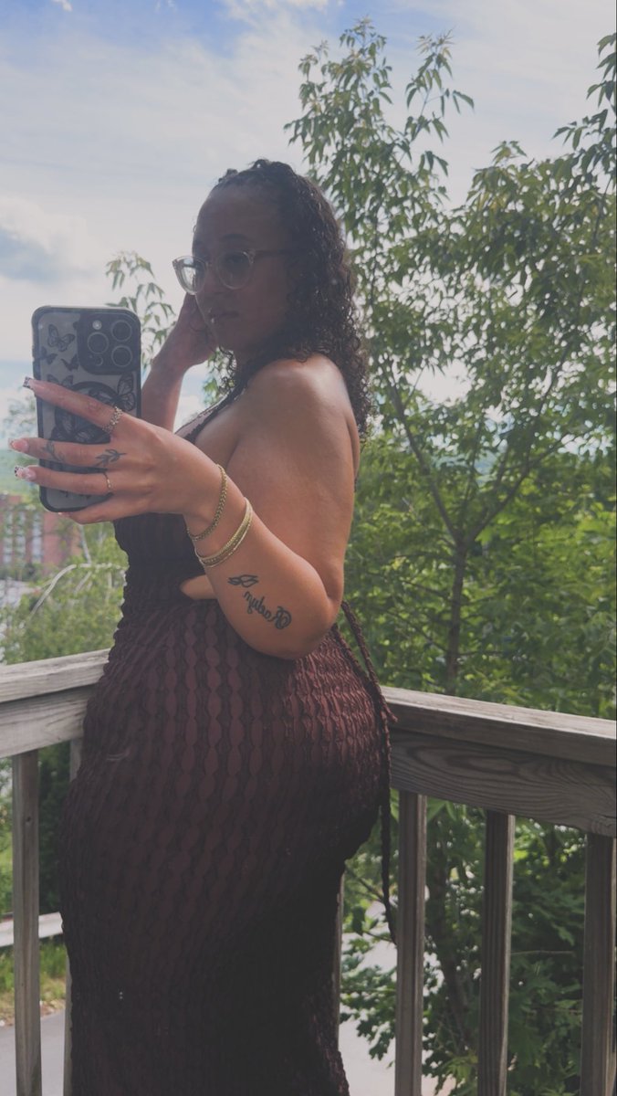 ur_favvleo's tweet photo. Pretty &amp; a Problem 😘 #thick #ass #pretty #explore https://t.co/B9pPUSf5fc