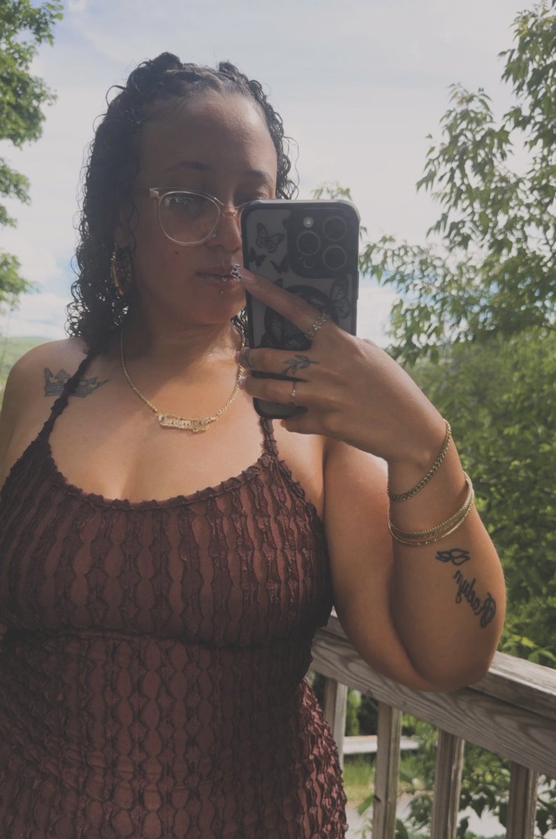 ur_favvleo's tweet photo. Pretty &amp; a Problem 😘 #thick #ass #pretty #explore https://t.co/B9pPUSf5fc