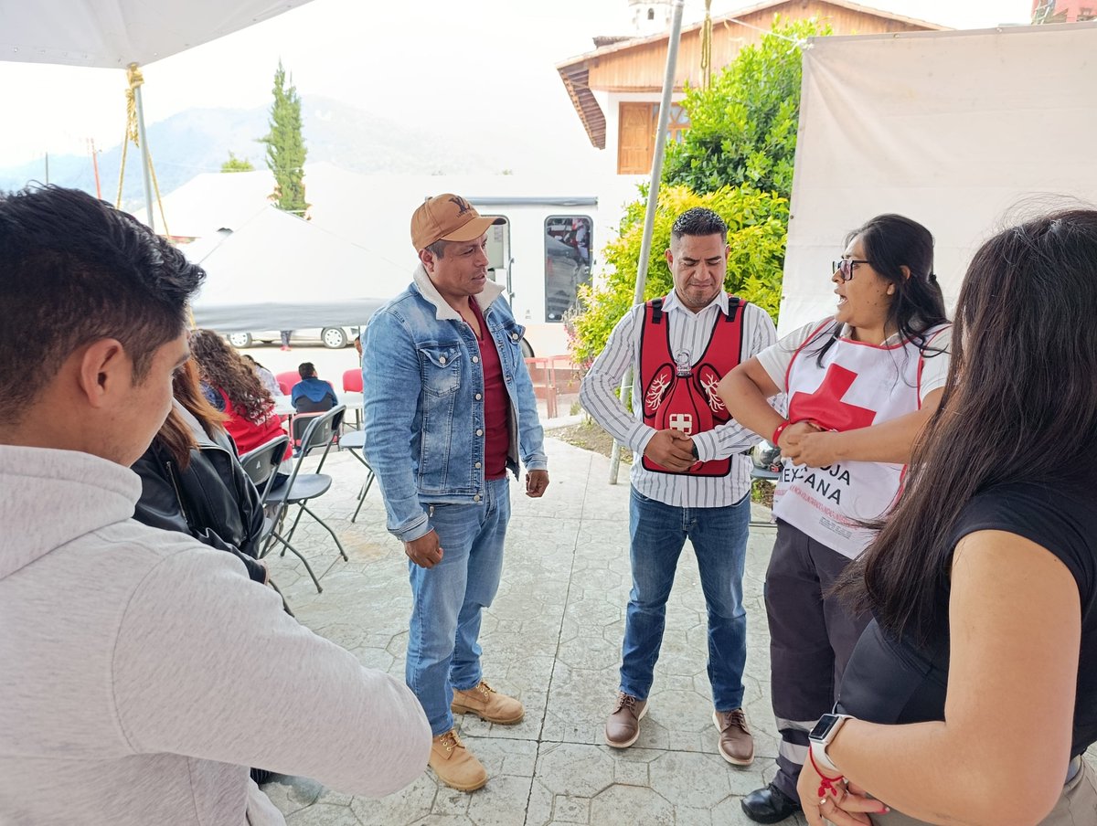 PrevCrmEdoMex's tweet photo. Cruz Roja Valle de bravo, capacita en prevención de asfixias y seguridad vial en el municipio de Amanalco, durante la jornada de mastografias #SalvamosVidas #AyudarNosMueve #prevencion #CruzRoja https://t.co/WGPSdwzp2E