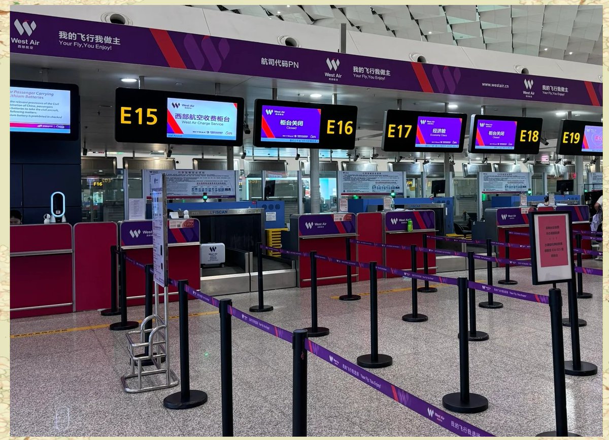 vegagushtop's tweet photo. When going through the check-in at the airport, the service charge for the window seat makes people feel a bit awkward. https://t.co/qC8t3lR68K