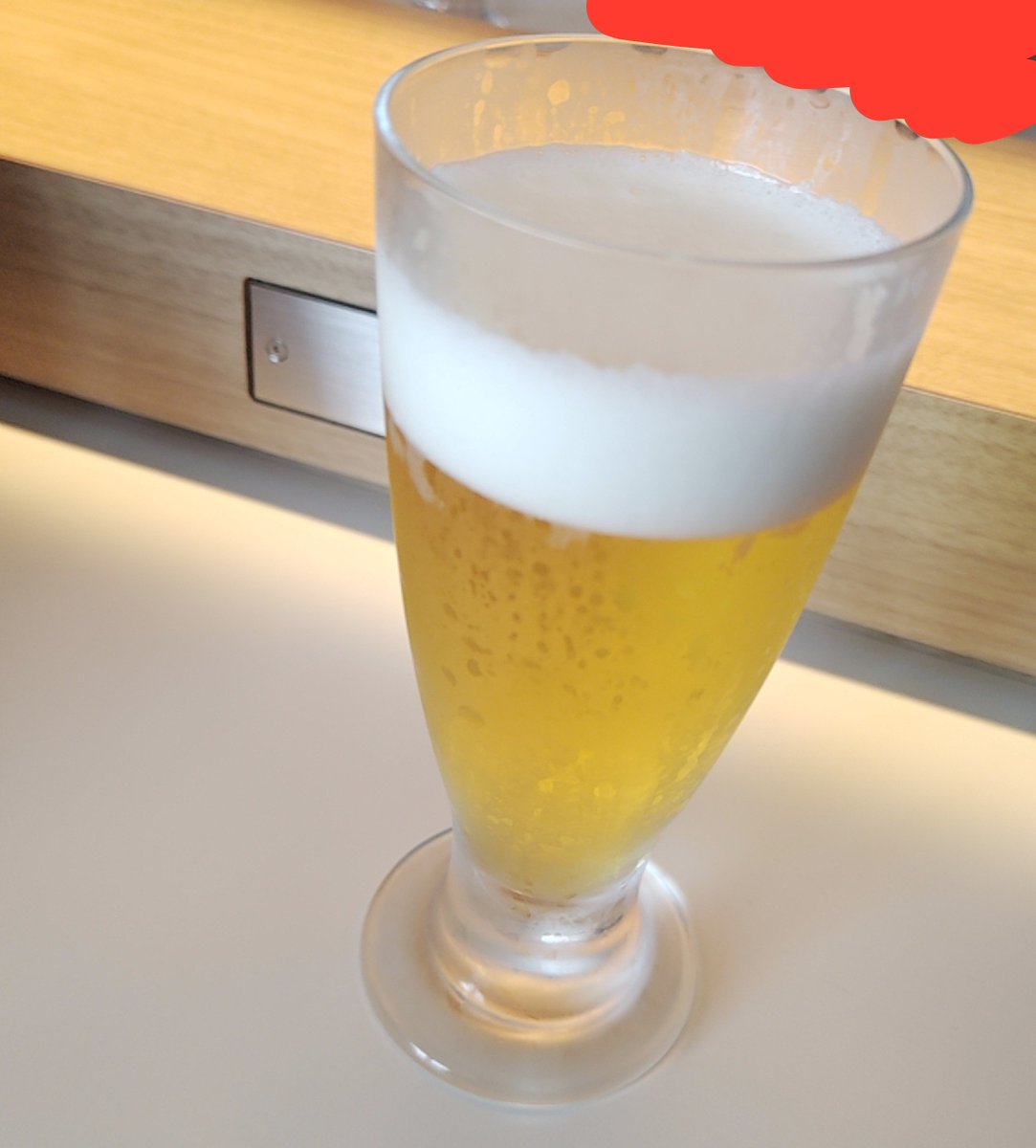com_tyanco's tweet photo. 早く着いたんでラウンジで飲み倒します🥹 https://t.co/2dFtDVJvHn