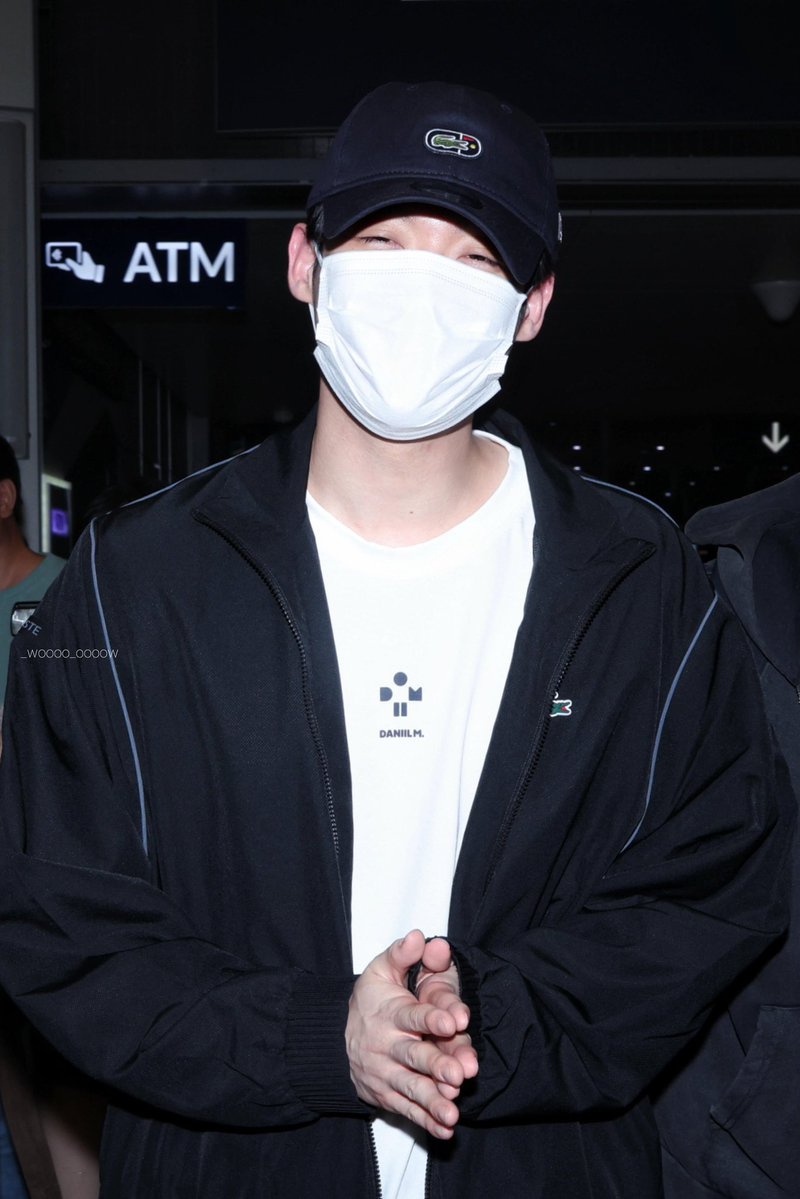 kimyoonsik_vn's tweet photo. A whole new world of fashion awaits you in the heart of Paris
I hope you enjoy every moment of this dazzling event and shine in your own unique way

WELCOME KIM YOON SIK TO PARIS  #YOONSIKPFWSS27 #KIMYOONSIKINPARIS https://t.co/sNfCTp8DZY