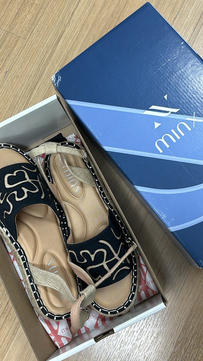 twentyfournq's tweet photo. ส่งต่อ Minx รุ่น lily สีดำ 
📍700฿ รวมส่ง 
ไม่ค่อยได้ใช้งาน ขอดูรูปเพิ่มเติมแชทมาค่ะ

#ส่งต่อเสื้อผ้ามือสอง #ส่งต่อเสื้อผ้ามือสองราคาถูก #ส่งต่อรองเท้า https://t.co/SS38WlrpVQ