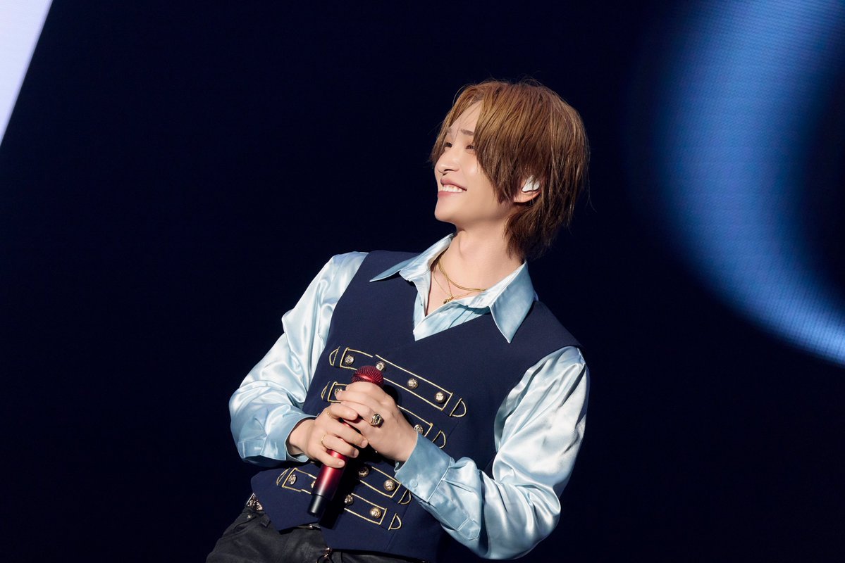 Kkorepo's tweet photo. 【イベントレポ🎤 ONEWが届けた“問い”と歌声】

「SHINee」ONEW（オンユ）が東京体育館で「ONEW THE LIVE : Q」を開催✨

王子様を思わせる衣装で「TOUGH LOVE」から幕を開け、歌声はもちろん、ダンスや映像、照明まで多彩な演出で“今”のONEWを表現。約2時間半にわたるステージの模様をレポートします！

#ONEW #オンユ #SHINee #ONEW_THE_LIVE_Q
🔗https://t.co/CfbuGTiQFh
