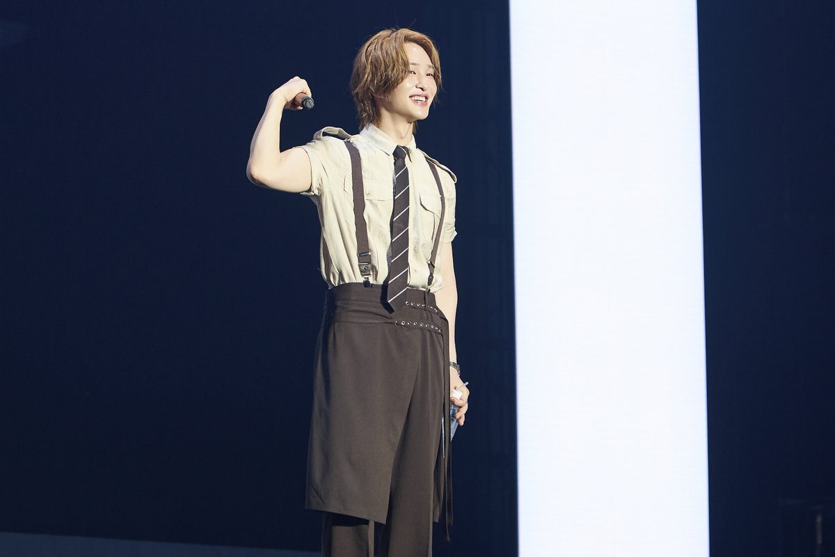 Kkorepo's tweet photo. 【イベントレポ🎤 ONEWが届けた“問い”と歌声】

「SHINee」ONEW（オンユ）が東京体育館で「ONEW THE LIVE : Q」を開催✨

王子様を思わせる衣装で「TOUGH LOVE」から幕を開け、歌声はもちろん、ダンスや映像、照明まで多彩な演出で“今”のONEWを表現。約2時間半にわたるステージの模様をレポートします！

#ONEW #オンユ #SHINee #ONEW_THE_LIVE_Q
🔗https://t.co/CfbuGTiQFh
