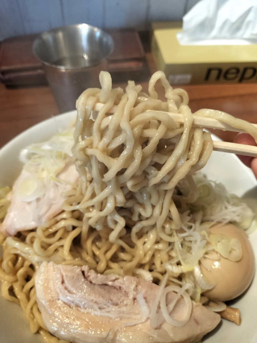 kizayamiya's tweet photo. ラーメン散歩🚶

自家製麺 結び 国分町店まで🚶

油そば400g🍜

ワシポキ麺と煮干が程よく効いてて本当美味しいしやっぱりここの油そばは別格😋

個人的には渡辺より好き👍 https://t.co/DMklWBYZNi