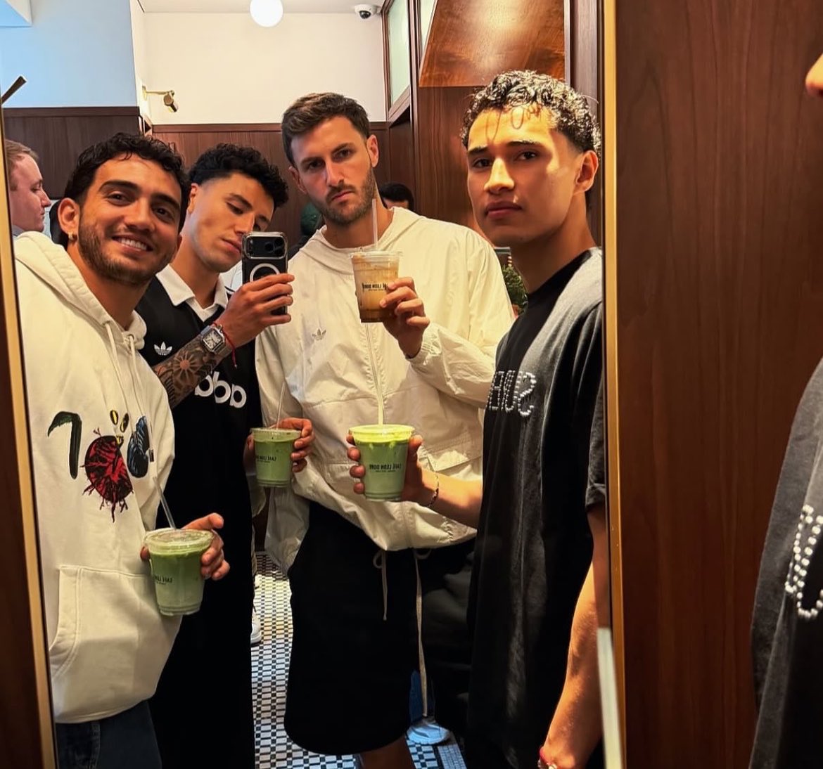 chichagooat's tweet photo. y para los pendejos d mi selección un matcha https://t.co/W2mihlcfW6