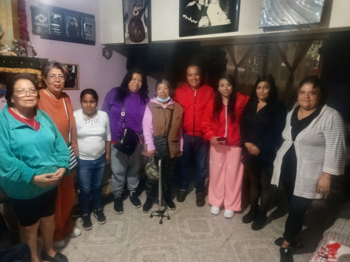 VICTORG34518098's tweet photo. Visité la Colonia Lázaro Cárdenas Tercera para escuchar de primera mano las necesidades, inquietudes y propuestas de las y los vecinos. No hay mejor guía para nuestro trabajo que la voz de la gente. ❤️

Entregamos apoyos de nuestro programa de bastones CNC totalmente gratuitos. https://t.co/2iqjzK67Kh