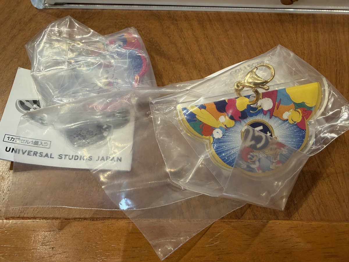 Ron1412_'s tweet photo. USJ ガチャガチャ 25周年 アクリルチャーム ユニバ　交換

譲：キティー、ウッドペッカー

求：チャーリーブラウン、スヌーピー、エルモ、クッキーモンスター

本日パークにおります。
現地交換希望。

お気軽にお声掛け下さい。 https://t.co/iXwFOr1KYW