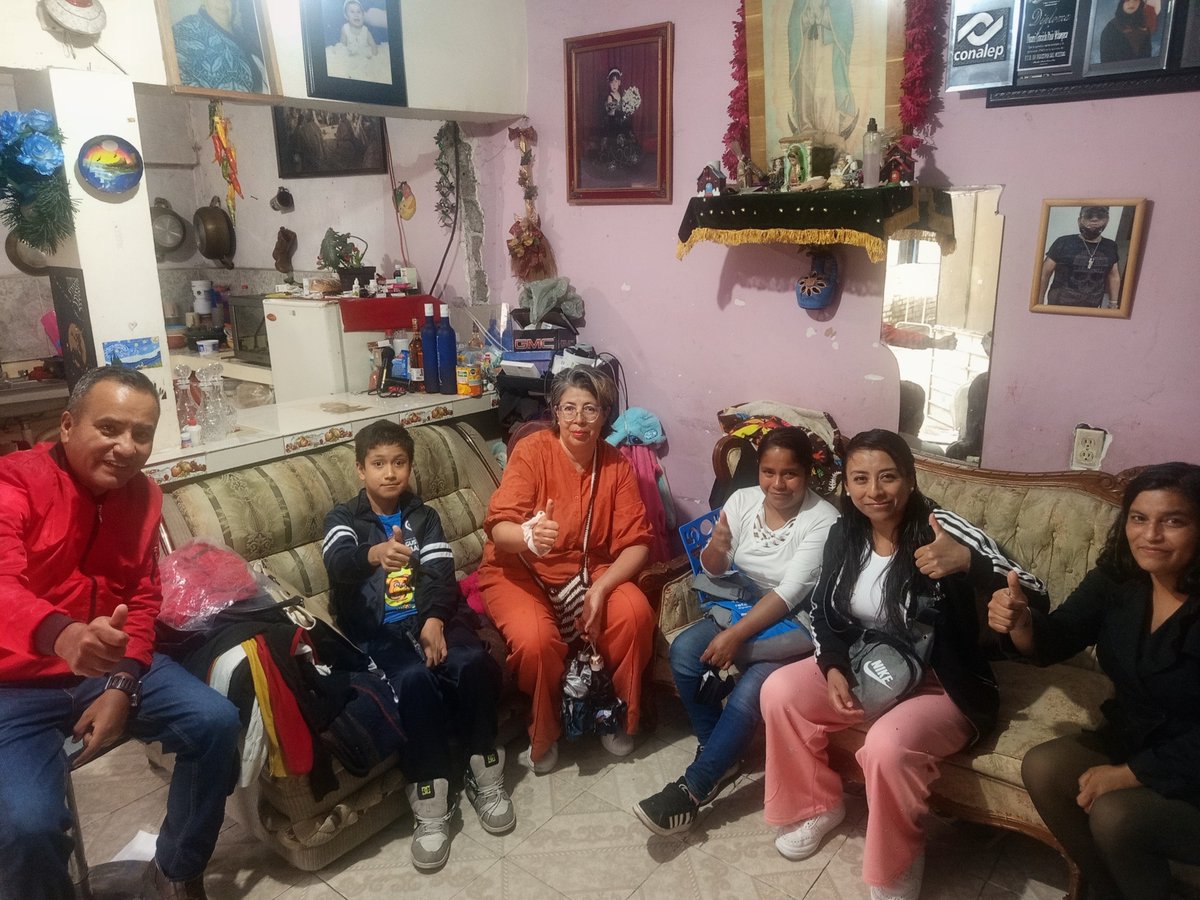 VICTORG34518098's tweet photo. Visité la Colonia Lázaro Cárdenas Tercera para escuchar de primera mano las necesidades, inquietudes y propuestas de las y los vecinos. No hay mejor guía para nuestro trabajo que la voz de la gente. ❤️

Entregamos apoyos de nuestro programa de bastones CNC totalmente gratuitos. https://t.co/2iqjzK67Kh