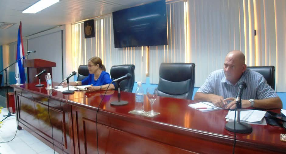 zenia_lm's tweet photo. Amplio debate en el Consejo de Gobierno en #Guantánamo, sobre el tema "La comunicación social a nivel institucional y la interacción en las redes sociales digitales en defensa del proyecto social cubano". A #Cuba se defiende. https://t.co/n4IUc7FW6S