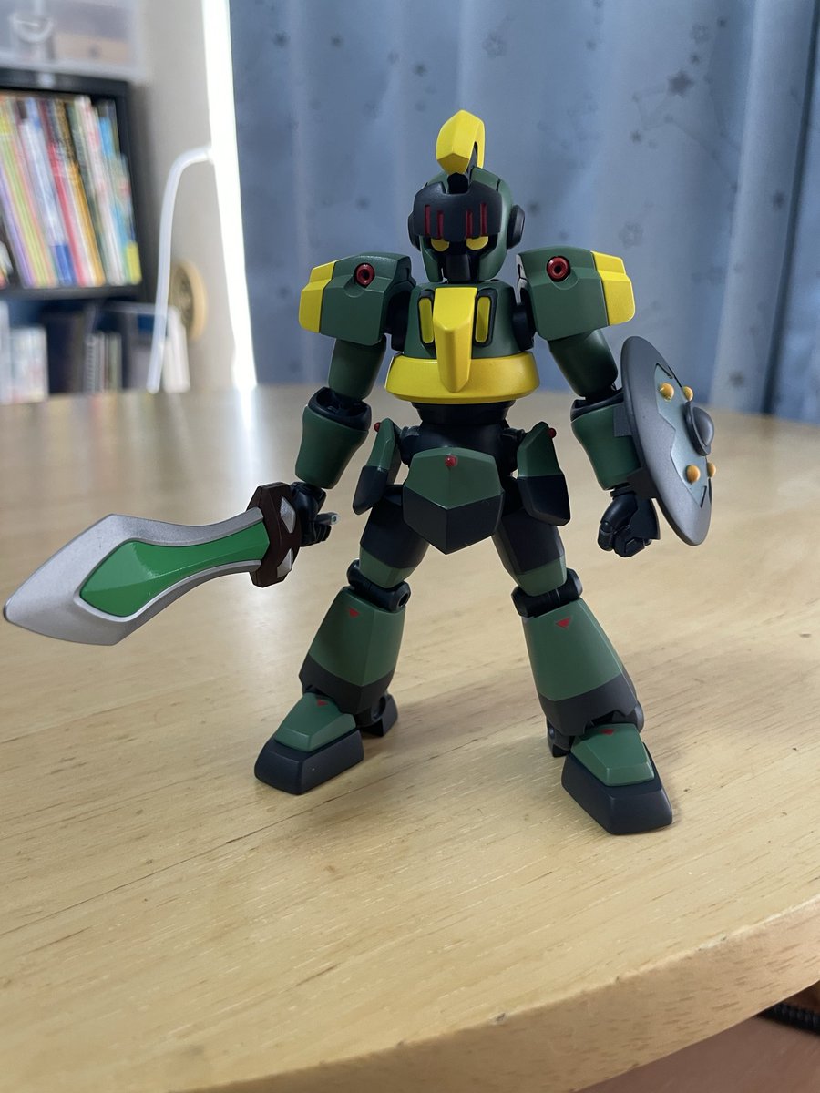 Justice_type2's tweet photo. LBXウォーリアー(カズ専用機)
遂に完成しましたー！！！！
制作期間4ヶ月弱
初のセミスクラッチということもあってかなり時間かかりました。
雨も相まって中々塗装もできませんでしたがなんとか無事に完成させることができましたやったぞー！！！！
#ダンボール戦機
#LBX https://t.co/dfDHnqwVRN