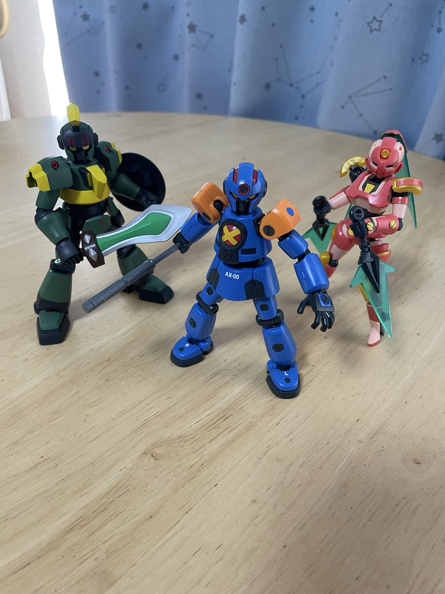 Justice_type2's tweet photo. LBXウォーリアー(カズ専用機)
遂に完成しましたー！！！！
制作期間4ヶ月弱
初のセミスクラッチということもあってかなり時間かかりました。
雨も相まって中々塗装もできませんでしたがなんとか無事に完成させることができましたやったぞー！！！！
#ダンボール戦機
#LBX https://t.co/dfDHnqwVRN