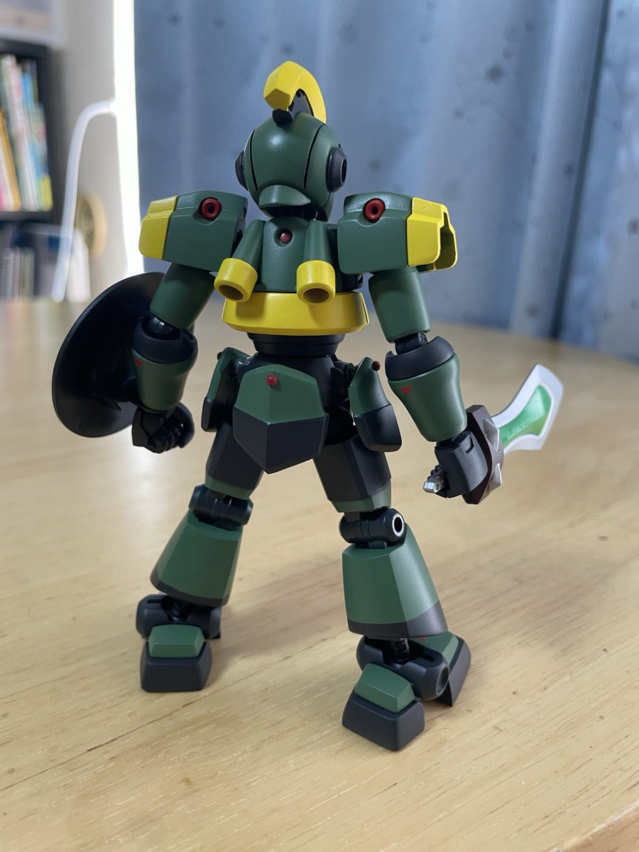 Justice_type2's tweet photo. LBXウォーリアー(カズ専用機)
遂に完成しましたー！！！！
制作期間4ヶ月弱
初のセミスクラッチということもあってかなり時間かかりました。
雨も相まって中々塗装もできませんでしたがなんとか無事に完成させることができましたやったぞー！！！！
#ダンボール戦機
#LBX https://t.co/dfDHnqwVRN