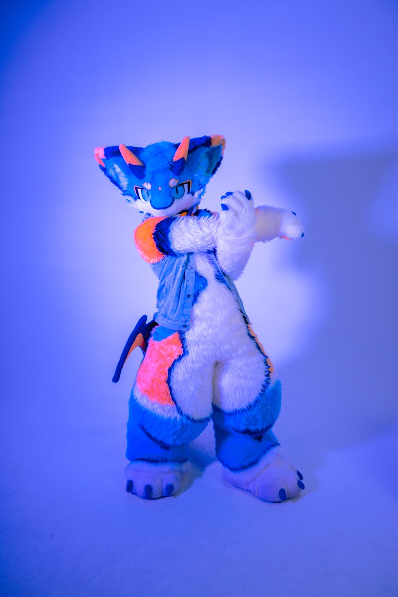 Dragon_Siul's tweet photo. Dragon warm-up

#FursuitEveryday #Furmony https://t.co/jARl18xbtI