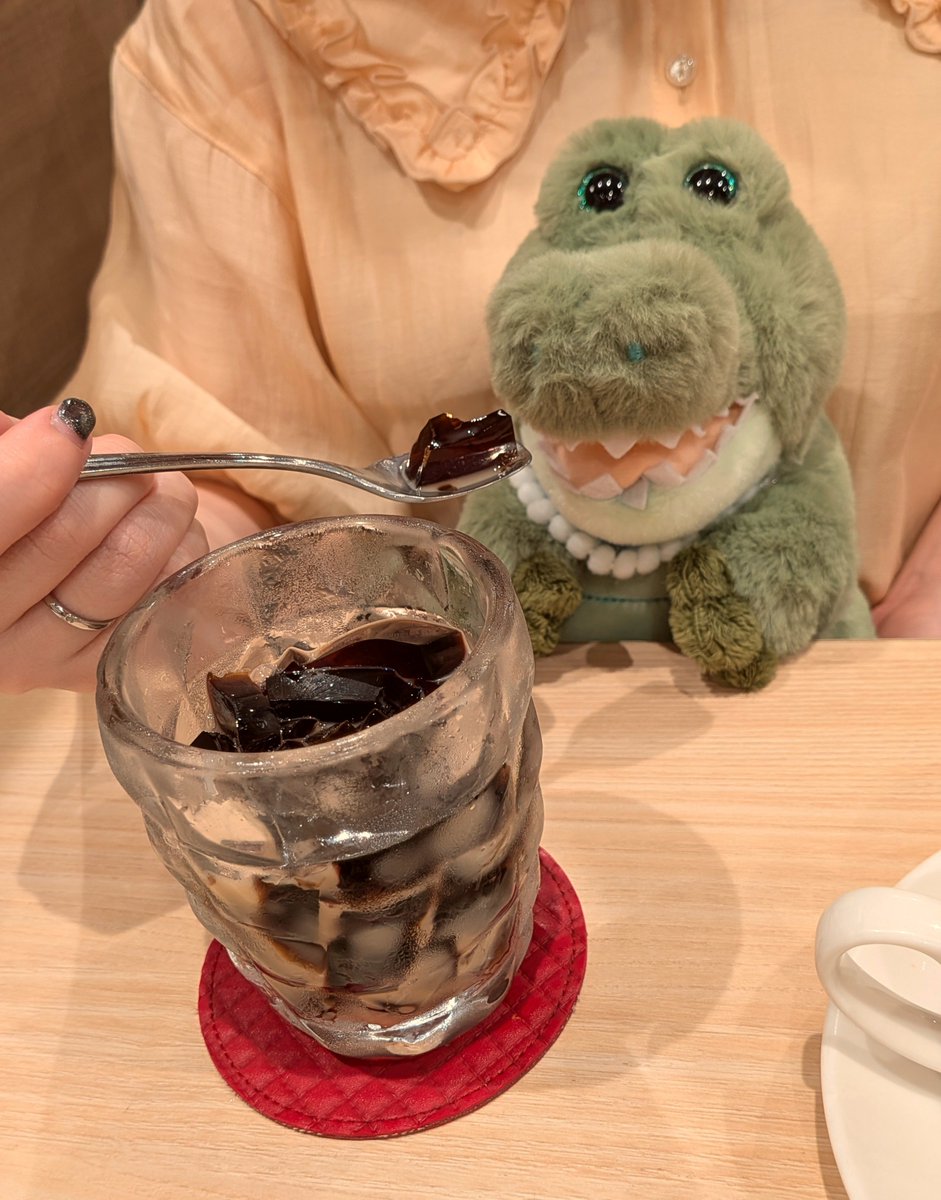 bowwowpumpkin's tweet photo. はい、あーん☕️

#ワーリー #うちのワーリー https://t.co/W5MPd2pJU6