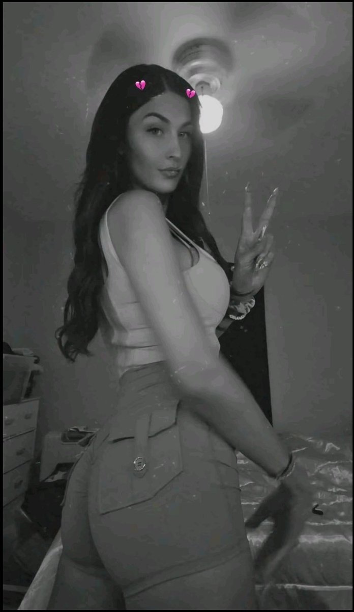 kloebbyy's tweet photo. First date idea? (I'll be reading comments) 🏳️‍⚧️🥰💗 https://t.co/LkkJzmDxhT